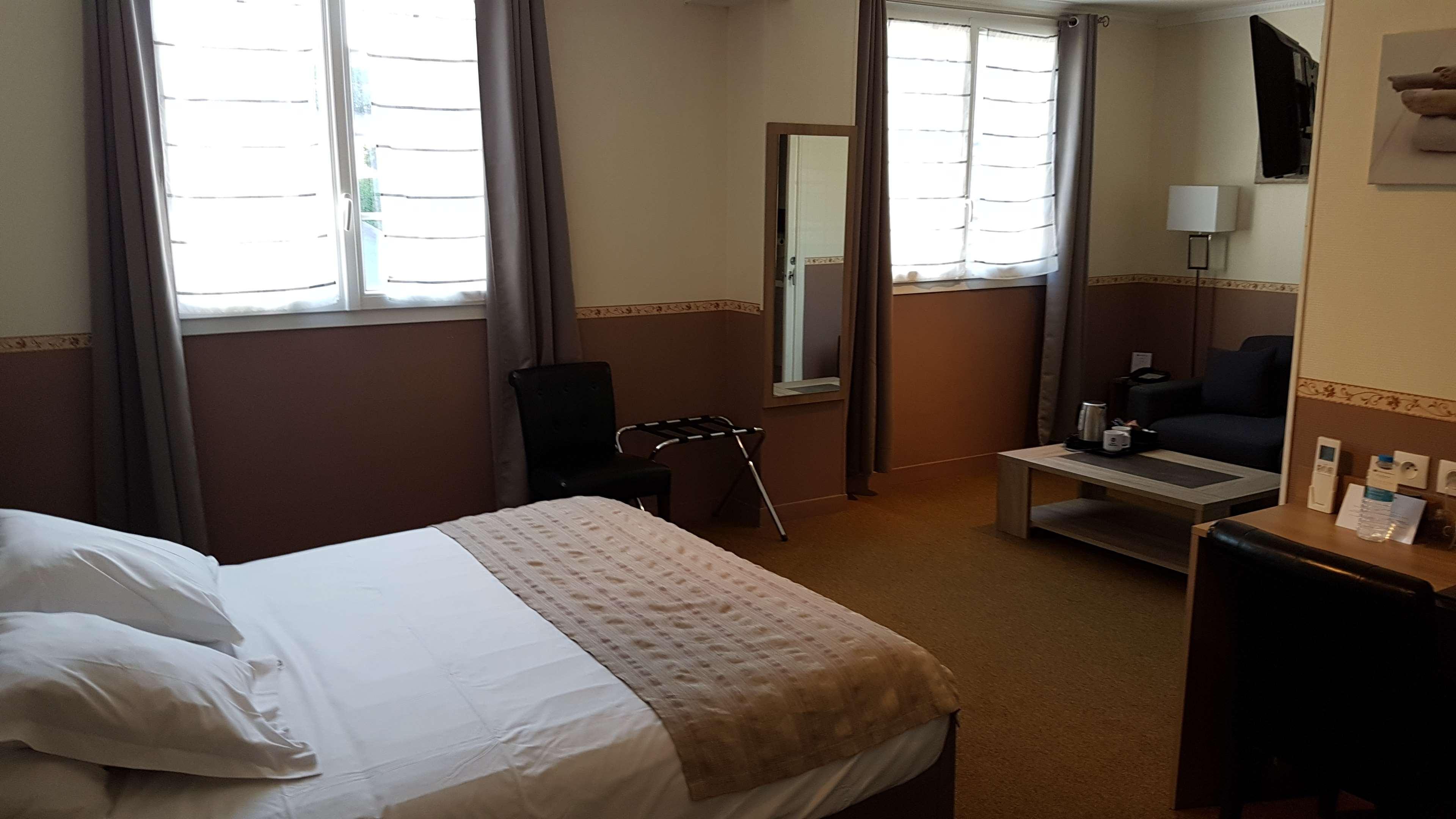 Hotel Western Ile De France 4*
