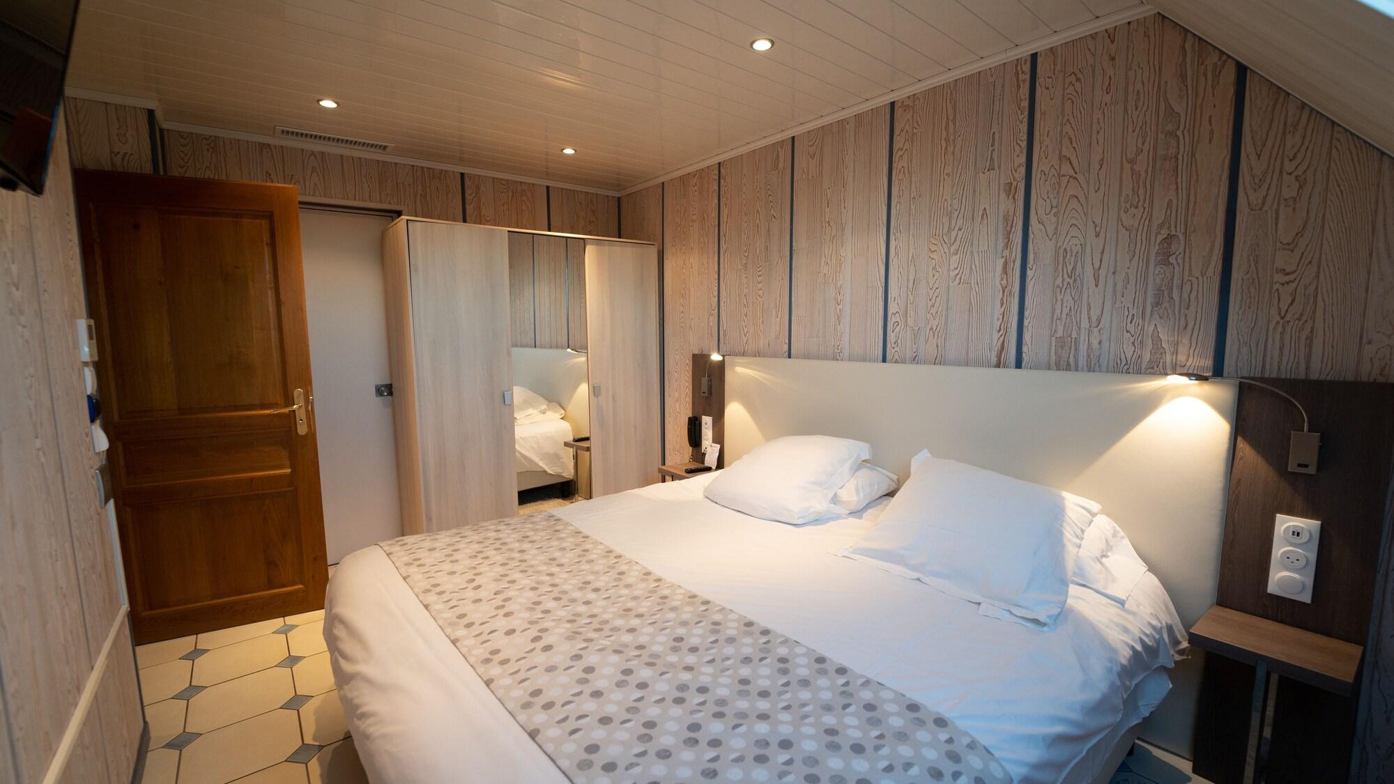 Hotel Western Ile De France & 4*
