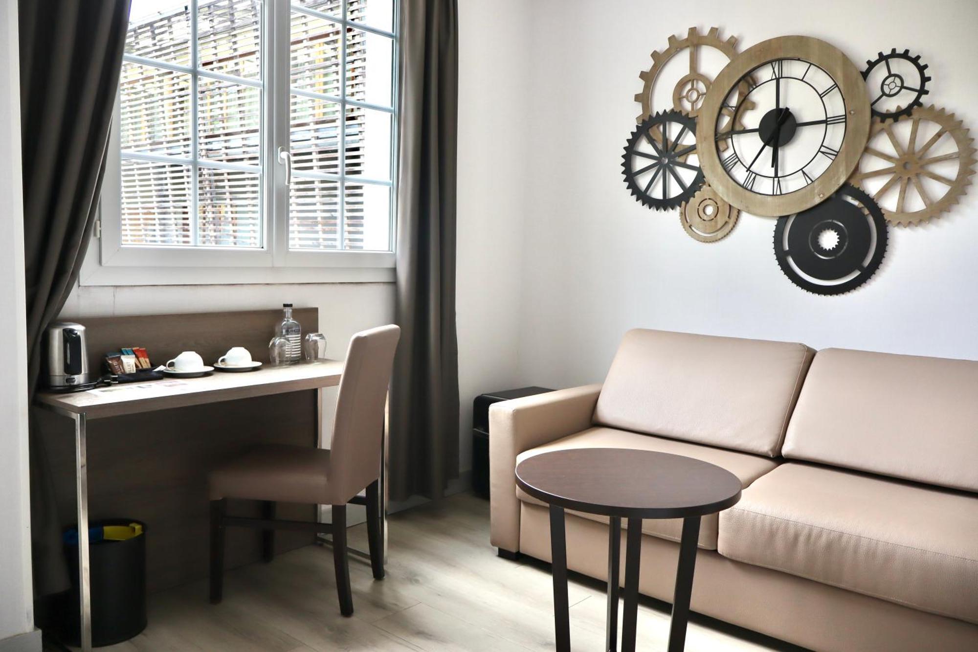 Hotel Western Ile De France & 4*