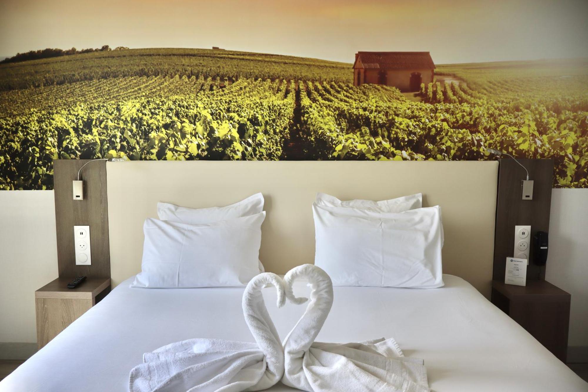 Hotel Western Ile De France & 4*