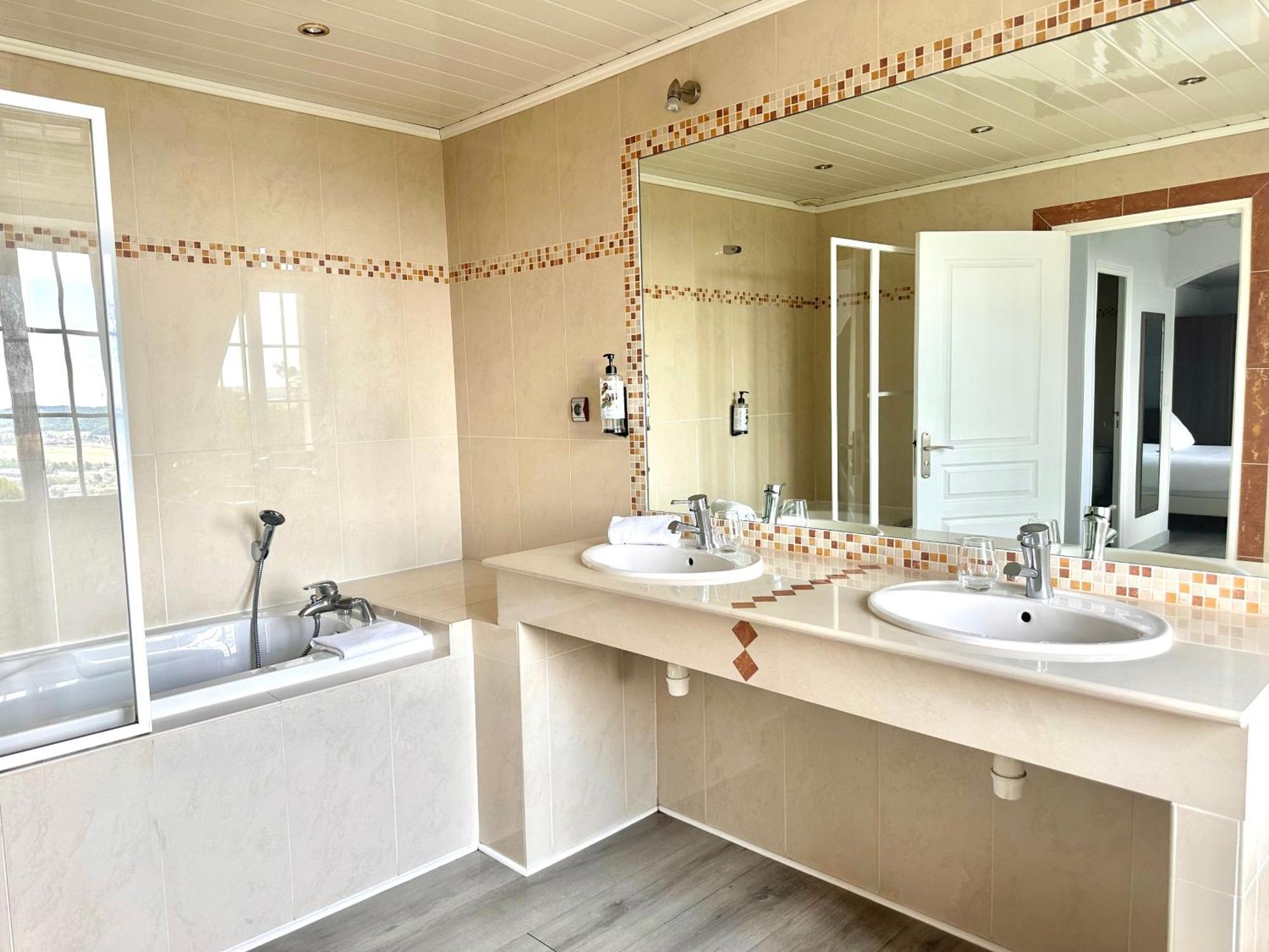 Hotel Western Ile De France