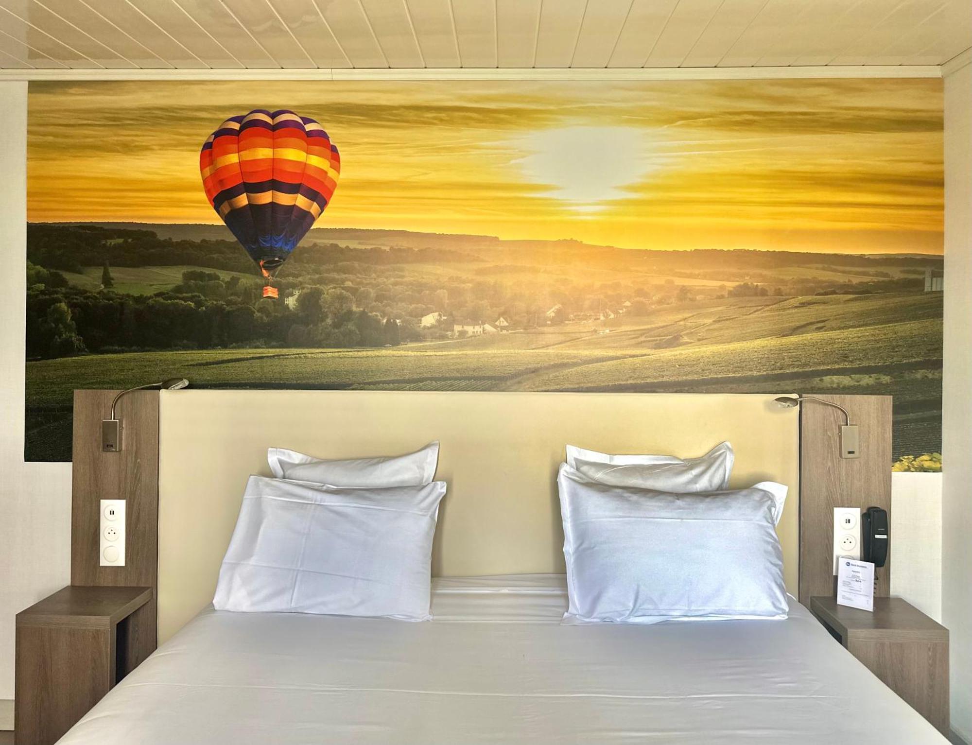 Hotel Western Ile De France 4*